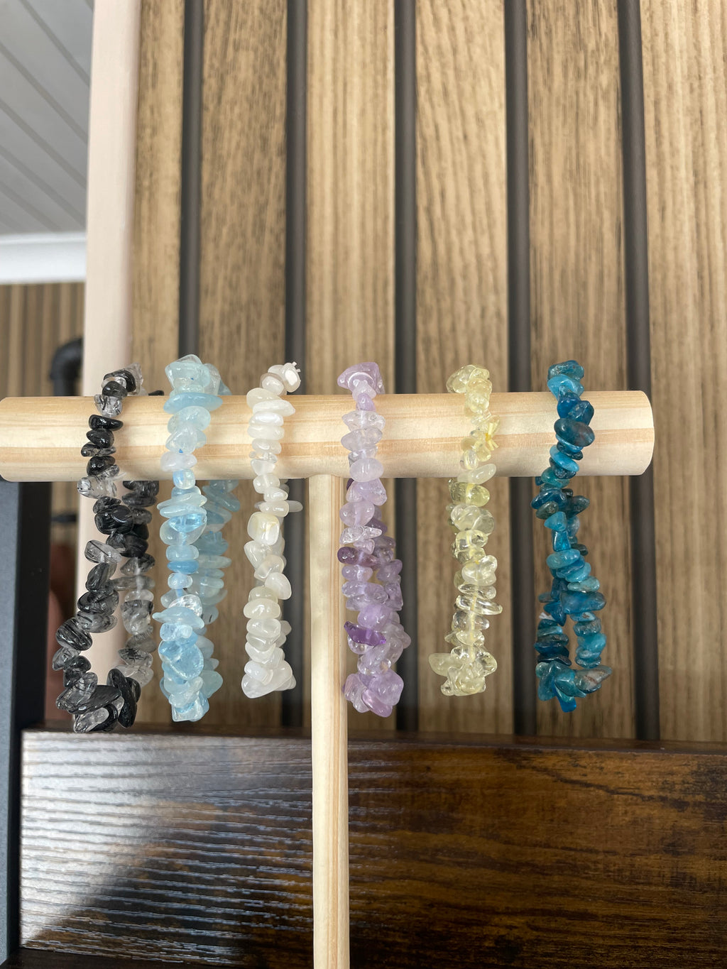Chipped gemstone bracelet