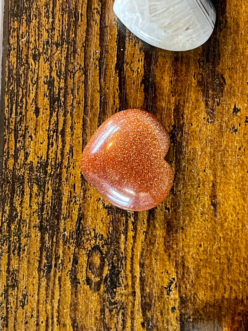 Heart shaped crystal/gemstone