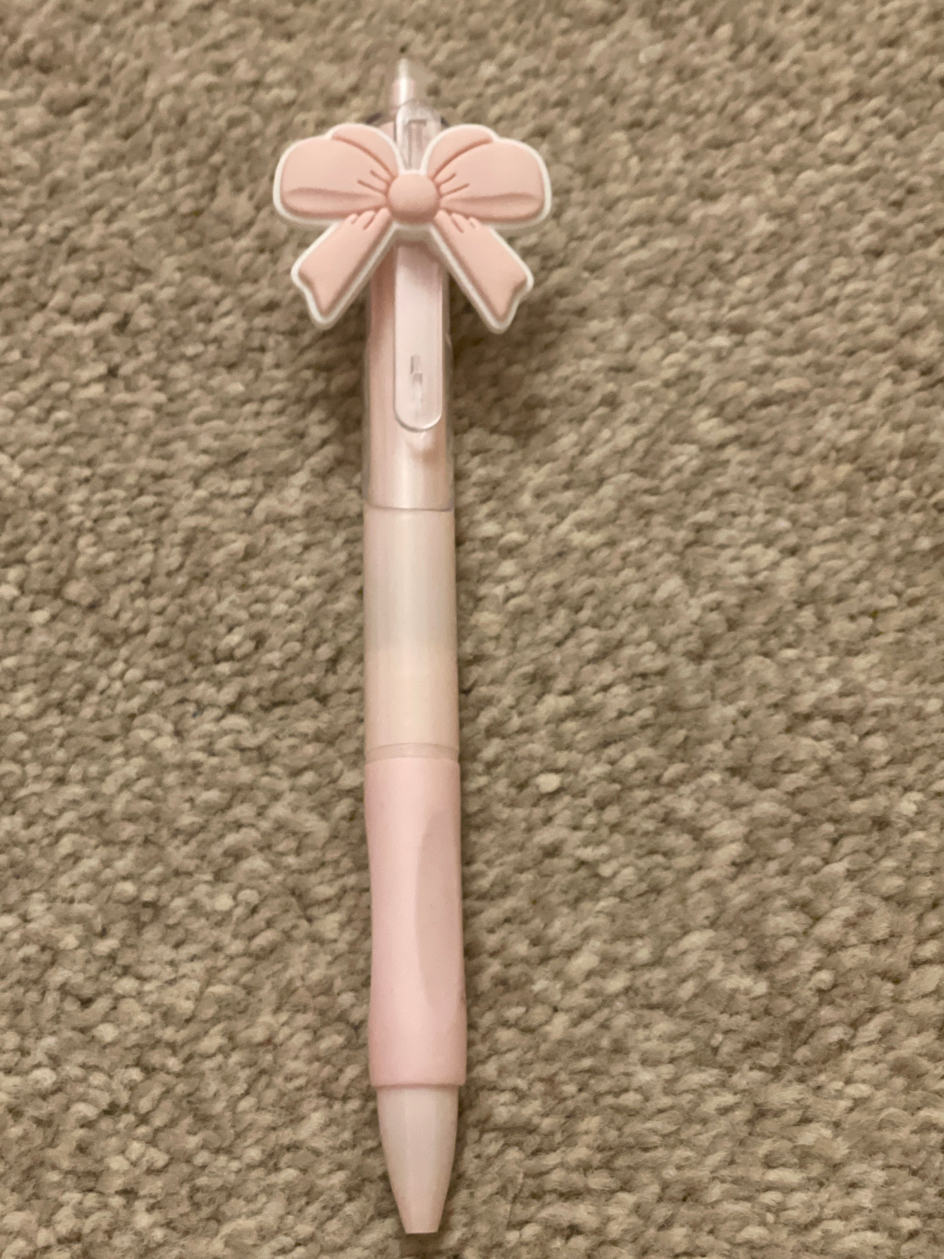 Pink bow pen