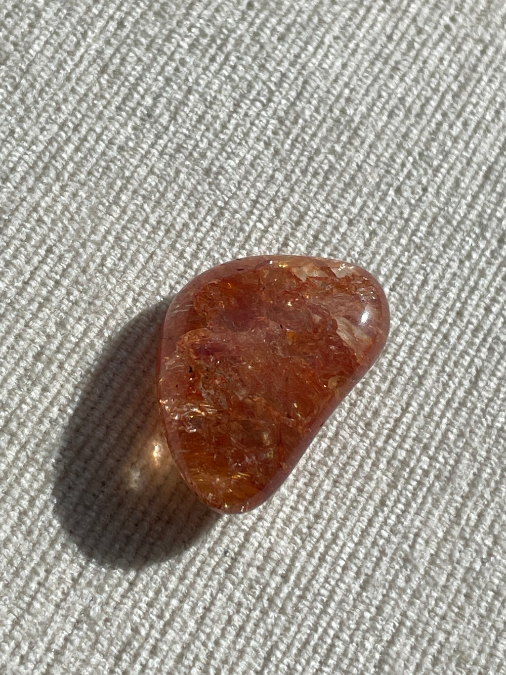 Single crackled color quartz stone - Brazil - Small