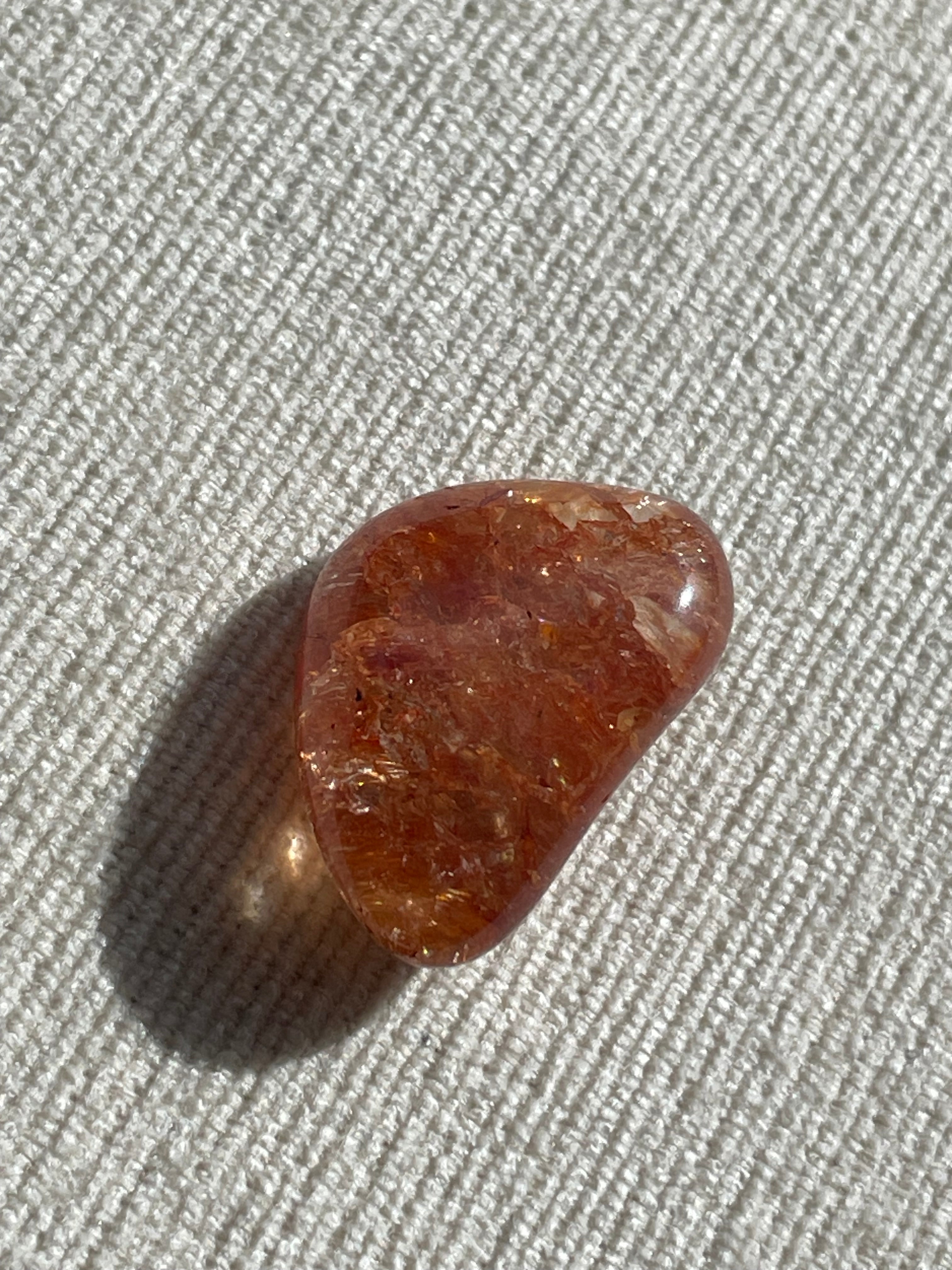 Single crackled color quartz stone - Brazil - Small