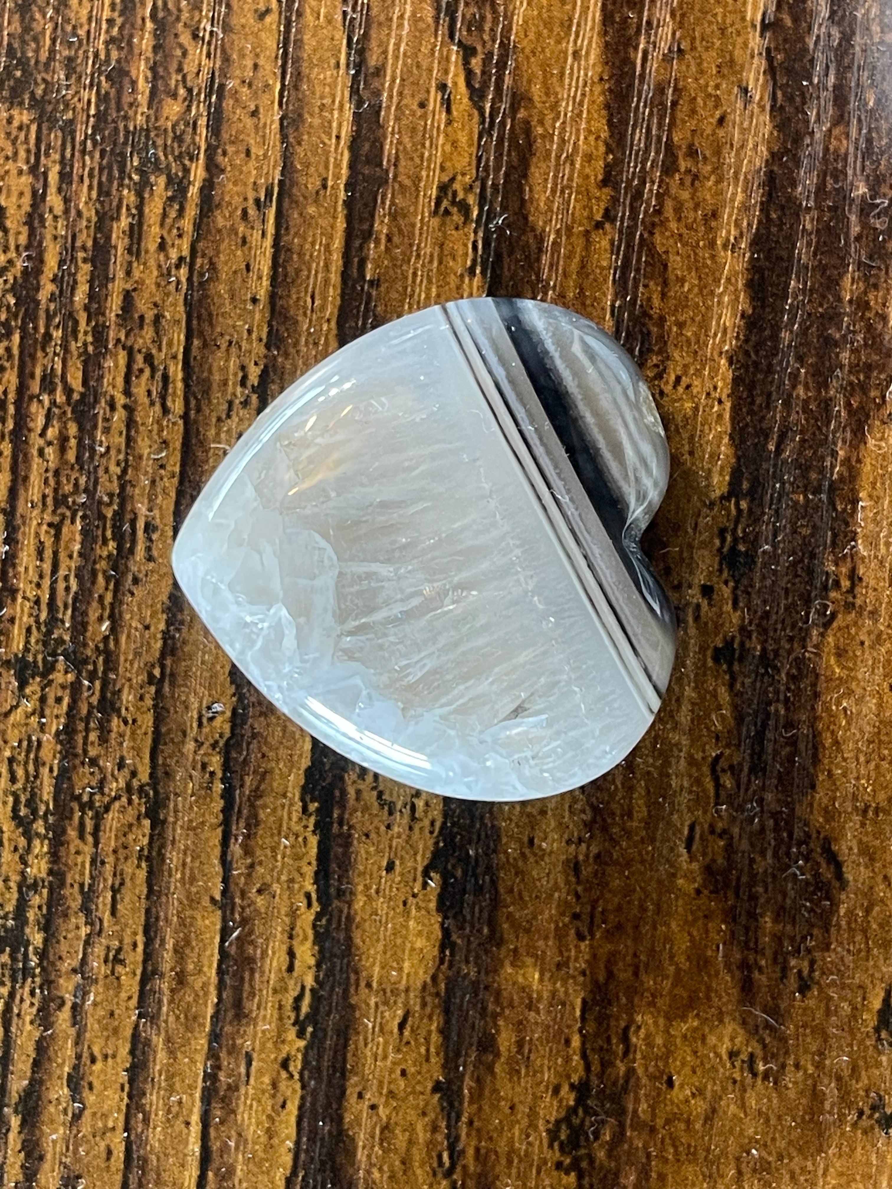 Heart shaped crystal/gemstone